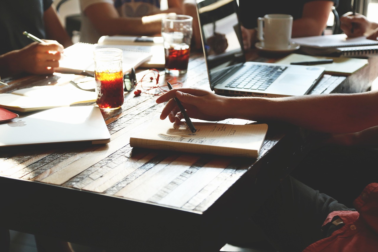 comece, pessoas, vale do silício, trabalho em equipe, o negócio, equipe, escritório, grupo, encontro, corporativo, conferência, companhia, homens, parceria, tabela, tecnologia, casual, bem-sucedido, seminário, colegas, trabalhando, planejamento, rede, estratégia, cooperação, profissional, notas, bloco de anotações, escrita, computador portátil, computador, bebidas, equipe, escritório, tecnologia, tecnologia, tecnologia, tecnologia, tecnologia, planejamento, planejamento, planejamento, estratégia